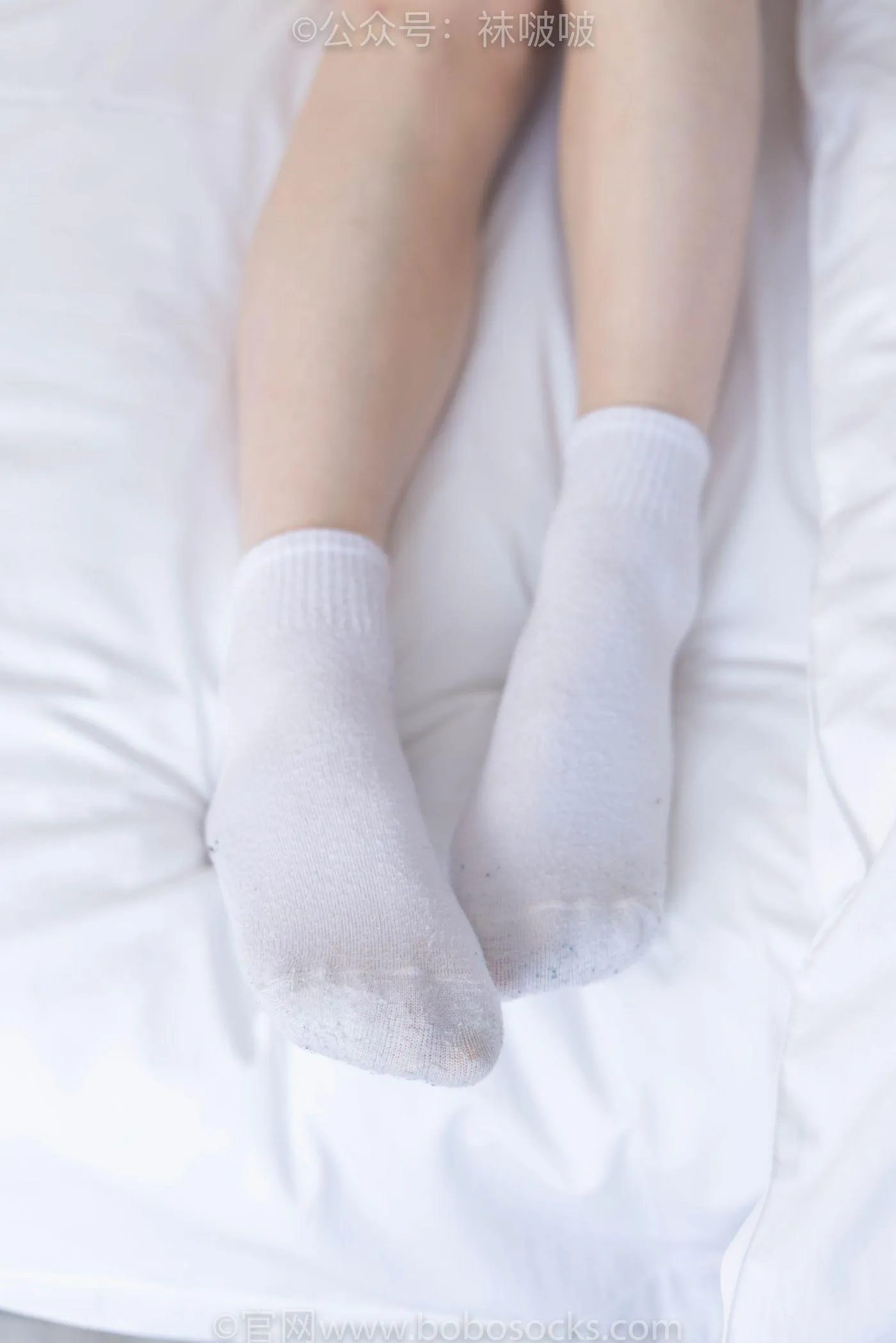 [BoBoSocks袜啵啵]NO.084 苏苏-运动鞋、日常所穿白棉袜、裸足 [140P]插图2